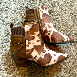 Cow Print Bootie sz7 Perfect with Boutique Flares and Skirts! Never Worn!